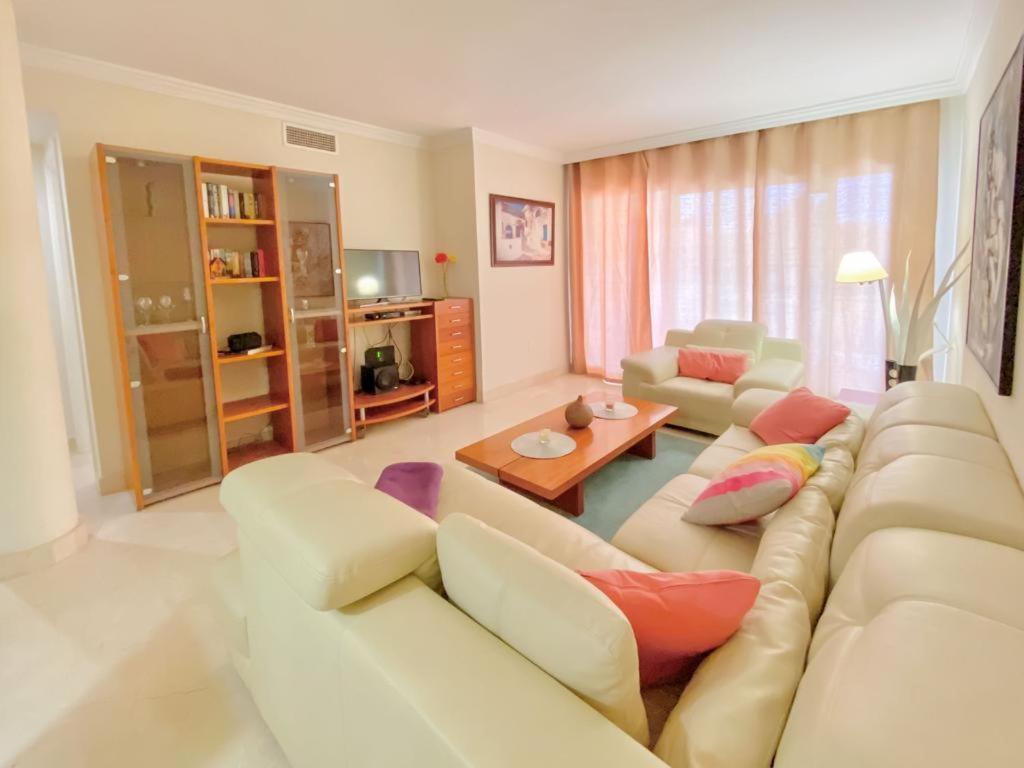 Apartamento En Los Patios De Santa Maria Golf Marbellac Extérieur photo