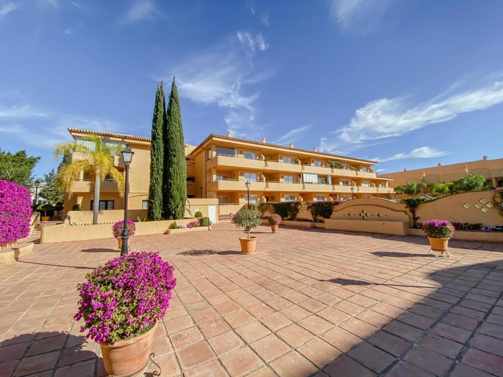 Apartamento En Los Patios De Santa Maria Golf Marbellac Extérieur photo